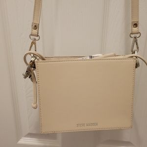 Steve Madden bucket style pouch bag. NWoT 10.5x7.5x 3inch Depth Solid Part